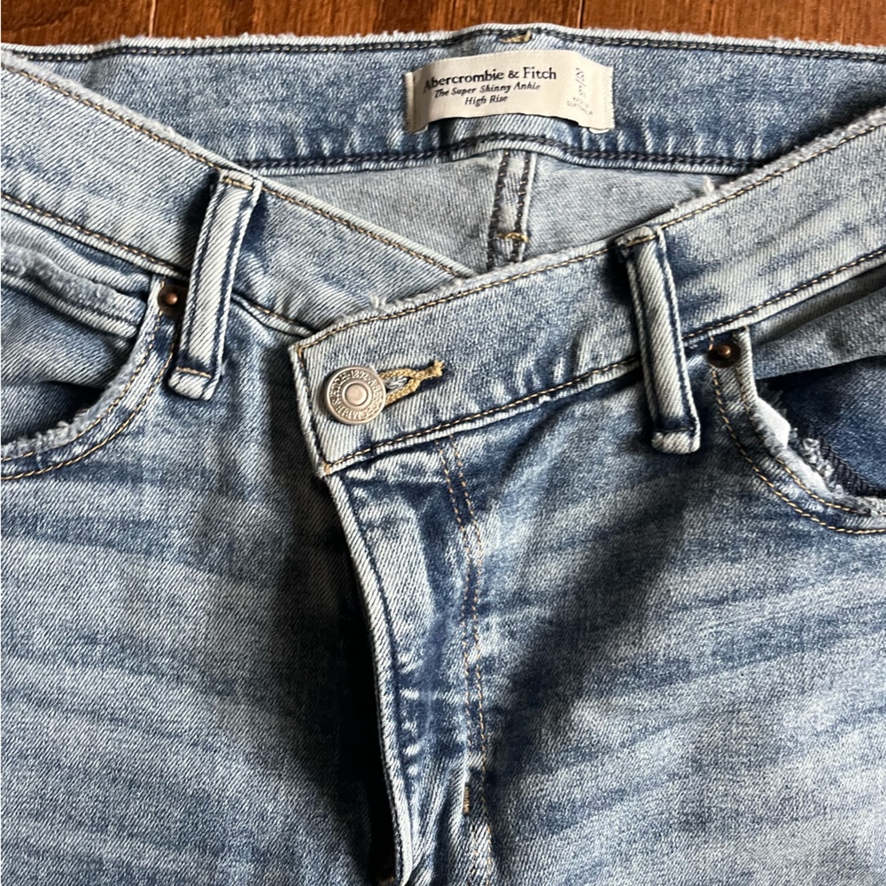 brand new abercrombie and fitch size 28 high rise cross cross